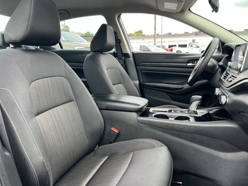 Used 2024 Nissan Altima 2.5 SV FWD image 25