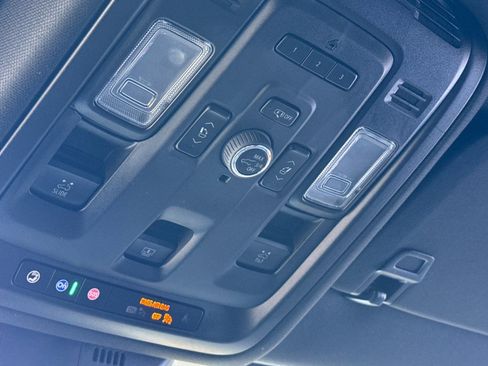 Used 2023 Cadillac Escalade Premium Luxury image 22