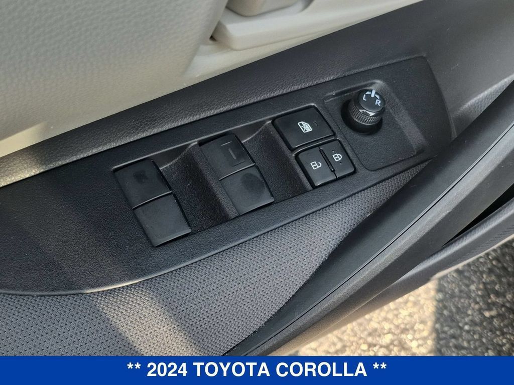 Used 2024 Toyota Corolla LE FWD image 11
