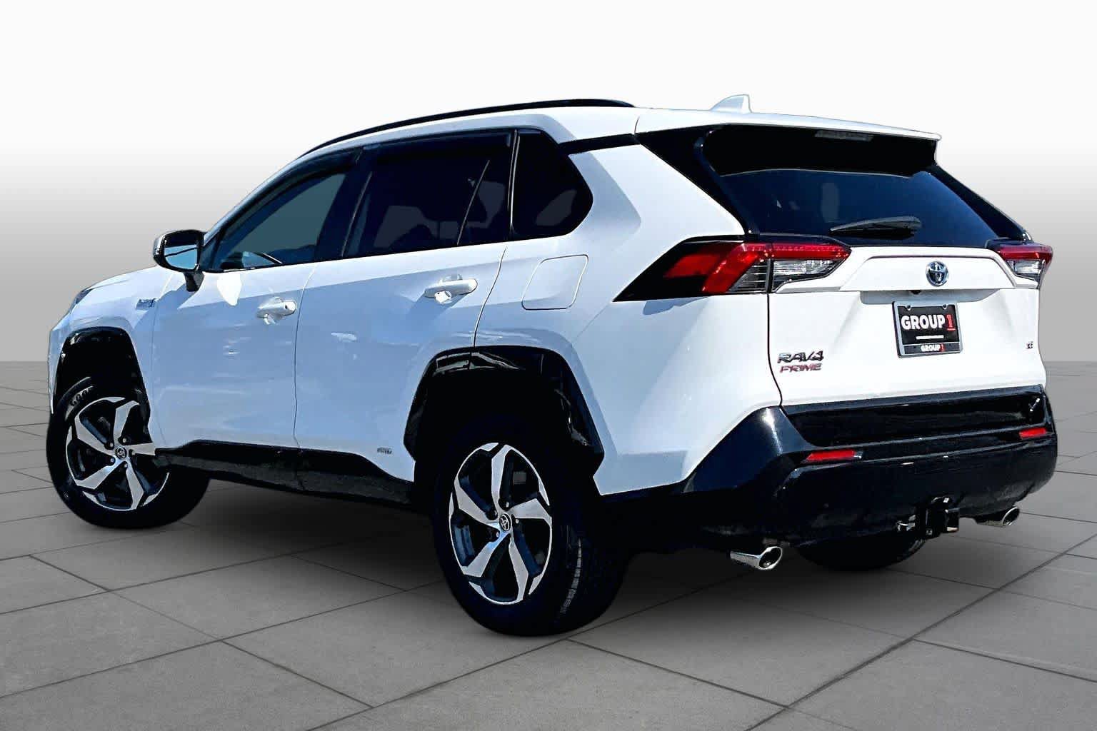 Used 2021 Toyota RAV4 SE w/ Weather & Moonroof Package AWD/4WD image 21
