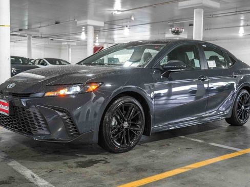 New 2026 Toyota Camry SE FWD image 3