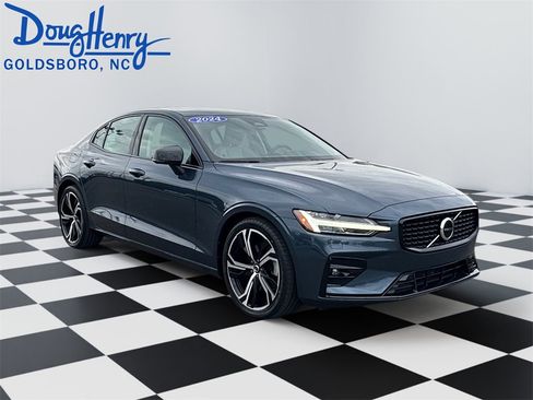 Used 2024 Volvo S60 B5 Core image 7