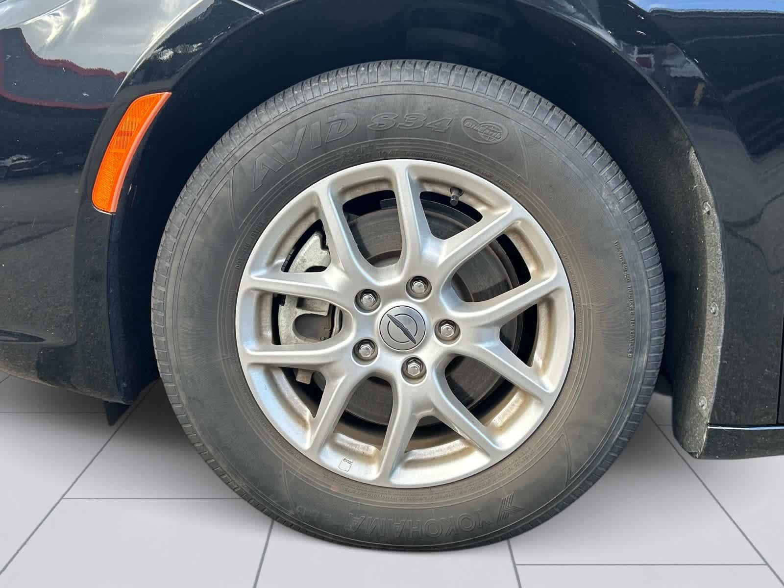 Used 2024 Chrysler Pacifica Touring-L FWD image 9