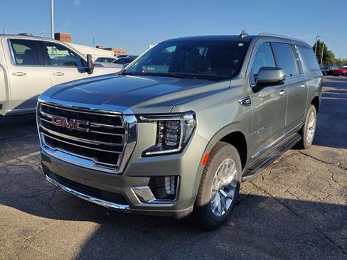 Certified 2023 GMC Yukon XL SLT w/ SLT Luxury Package AWD/4WD image 1
