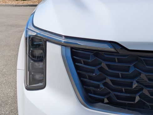 Certified 2025 Kia Sorento S image 10