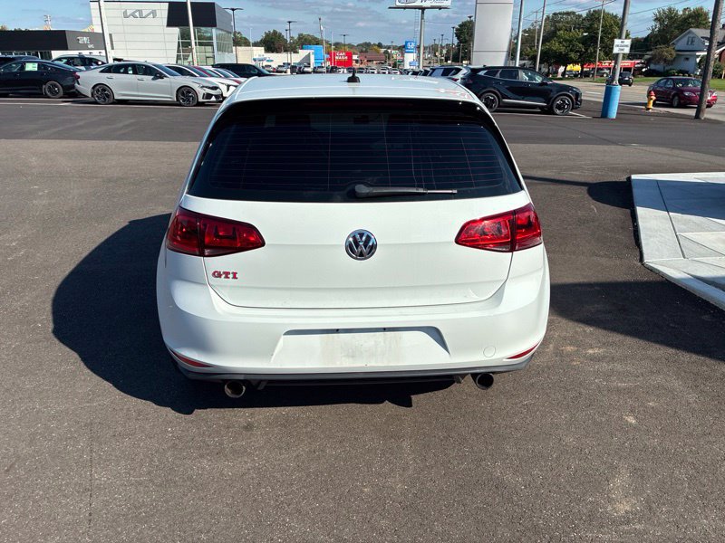 Used 2017 Volkswagen GTI SE FWD image 4