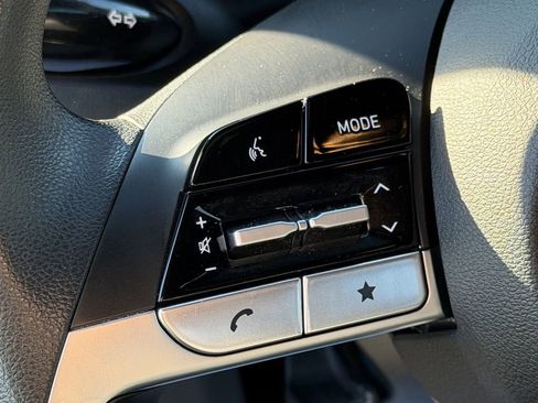 Used 2023 Hyundai Santa Cruz SE image 25