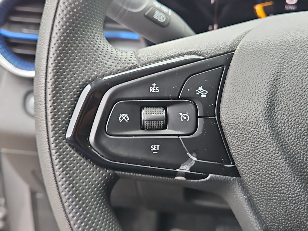 Used 2025 Chevrolet Trax LT FWD image 26