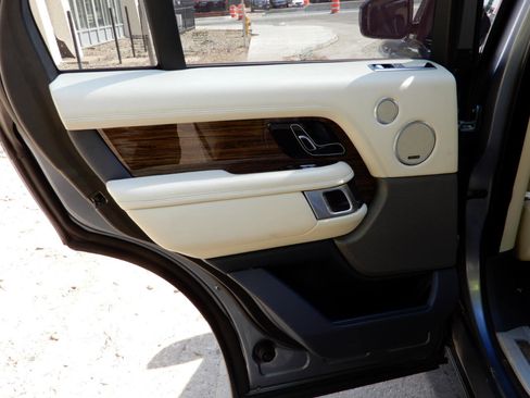 Used 2019 Land Rover Range Rover HSE image 23