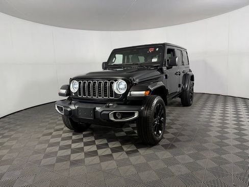 Certified 2025 Jeep Wrangler Unlimited Sahara AWD/4WD image 3