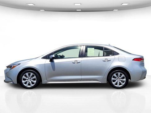 Used 2025 Toyota Corolla LE FWD image 9