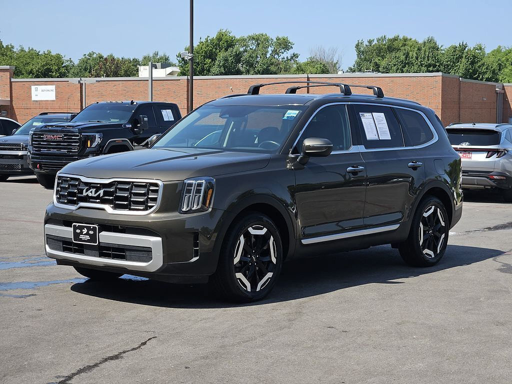 Used 2025 Kia Telluride S AWD/4WD image 2