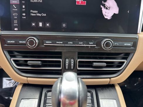 Used 2021 Porsche Macan AWD/4WD image 35