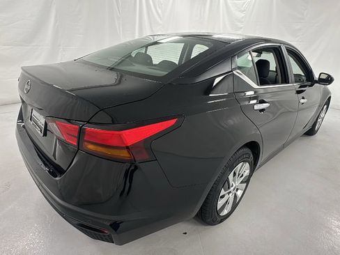 Used 2024 Nissan Altima 2.5 S image 3