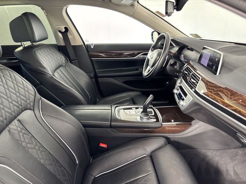 Used 2022 BMW 750i xDrive AWD/4WD image 24