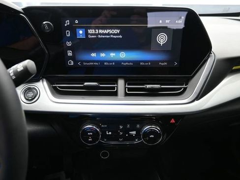 Used 2024 Chevrolet Trax LT w/ Driver Confidence Package FWD image 44