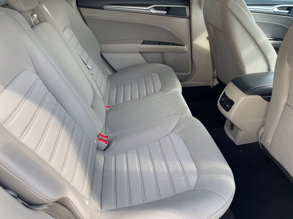 Used 2020 Ford Fusion SE FWD image 21