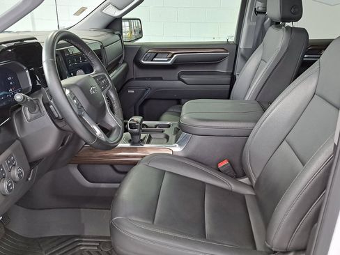 Used 2024 Chevrolet Silverado 1500 LT Trail Boss w/ Convenience Package II image 24