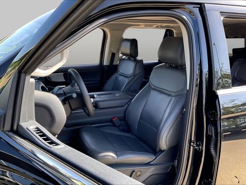 Used 2025 Ford Expedition Max Active AWD/4WD image 8