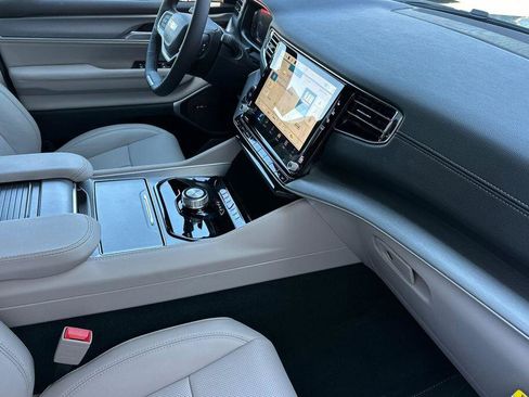 New 2026 Jeep Grand Wagoneer L 2WD image 17