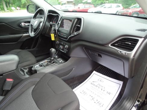 Used 2019 Jeep Cherokee 4WD Latitude w/ Cold Weather Group image 35