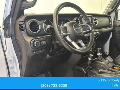Used 2022 Jeep Wrangler Unlimited Sahara w/ Cold Weather Group image 16