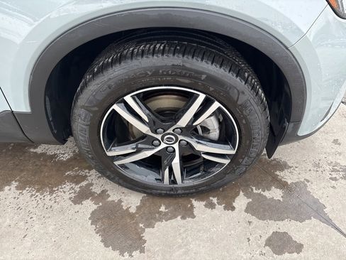 Certified 2025 Volvo XC40 B5 Core image 12