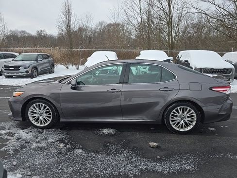 Used 2018 Toyota Camry XLE w/ Audio Package image 4