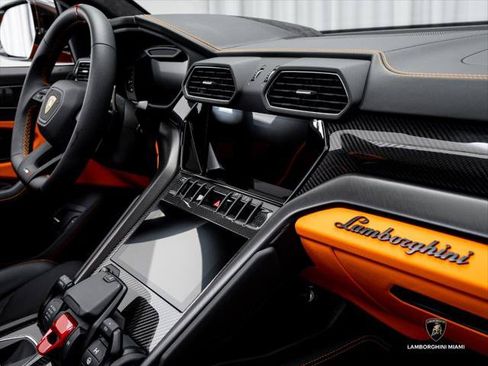Used 2024 Lamborghini Urus S AWD/4WD image 44