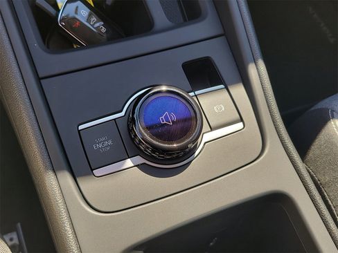 Used 2025 Volkswagen Tiguan S image 25