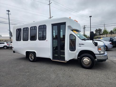 Used 2015 Ford E-350 and Econoline 350 Super Duty RWD image 4