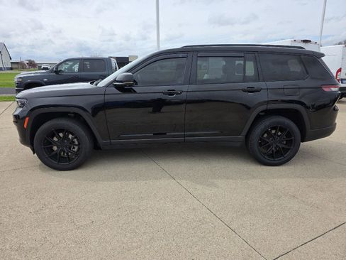 Used 2023 Jeep Grand Cherokee L Limited w/ Luxury Tech Group II image 7