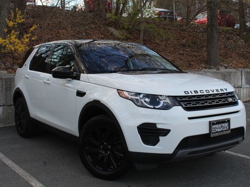 Used 2017 Land Rover Discovery Sport SE AWD/4WD image 4
