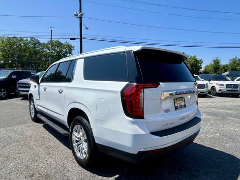 Used 2021 GMC Yukon XL SLT w/ SLT Luxury Plus Package AWD/4WD image 3
