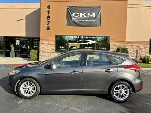 Used 2018 Ford Focus SE FWD image 3