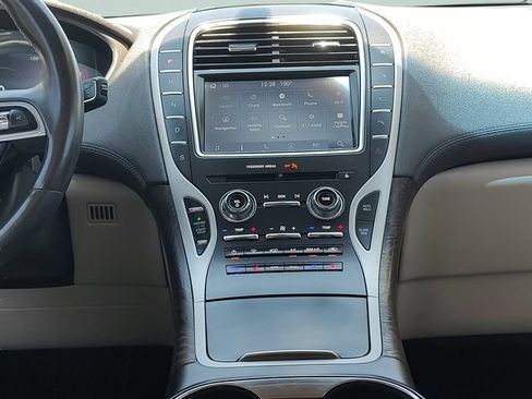 Used 2020 Lincoln Nautilus Reserve w/ Equipment Group 201A AWD/4WD image 13