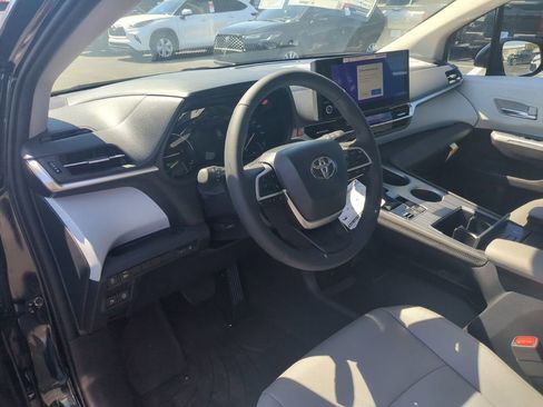New 2025 Toyota Sienna XLE image 19