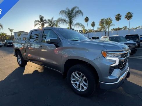 Used 2025 Chevrolet Silverado 1500 LT image 2