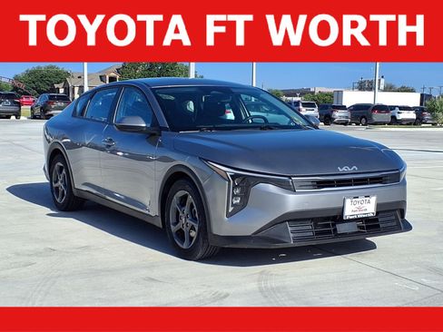 Used 2025 Kia K4 FWD image 1