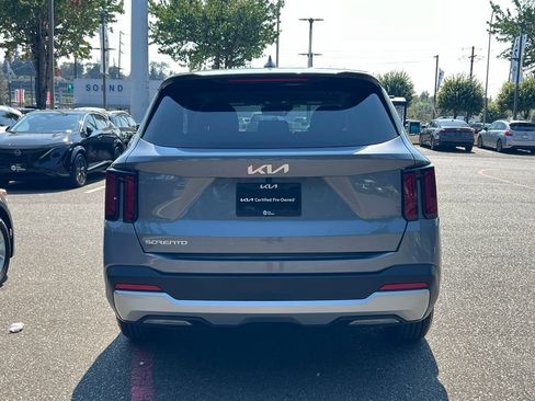 Certified 2025 Kia Sorento LX FWD image 10