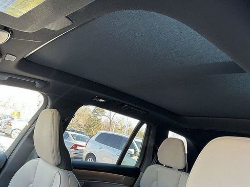 New 2026 Volvo XC90 T8 Plus w/ Protection Package Premier AWD/4WD image 17