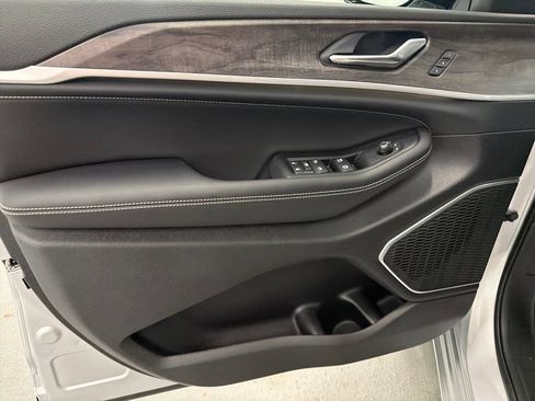 New 2026 Jeep Grand Cherokee L Limited AWD/4WD image 12