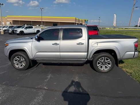 Used 2018 Toyota Tacoma Limited AWD/4WD image 7