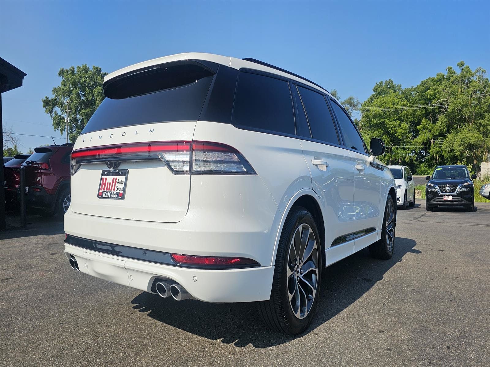 Used 2025 Lincoln Aviator 2WD w/ Jet Appearance Package image 3