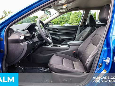 Used 2025 Nissan Altima 2.5 SV FWD image 18