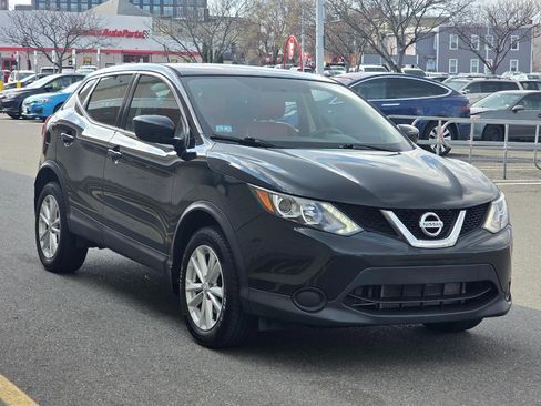 Used 2018 Nissan Rogue Sport S w/ S Appearance Package FWD image 3