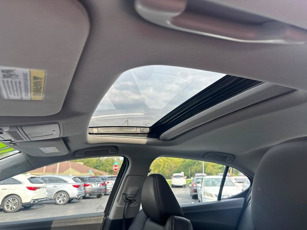 Used 2017 Acura TLX FWD image 10