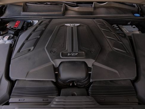 Used 2022 Bentley Bentayga image 25