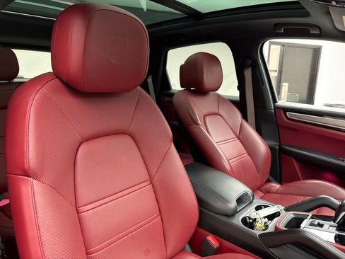 Used 2023 Porsche Cayenne image 7