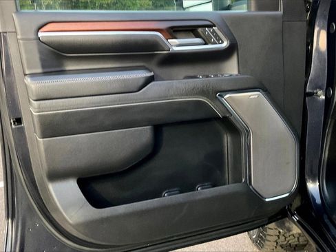 Used 2024 GMC Sierra 2500 Denali w/ Denali Reserve Package image 21